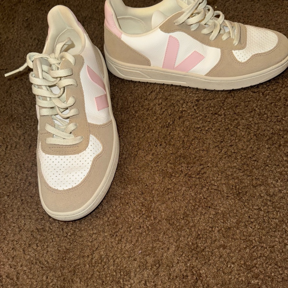 Veja Women's Sneakers in Pink and Cream